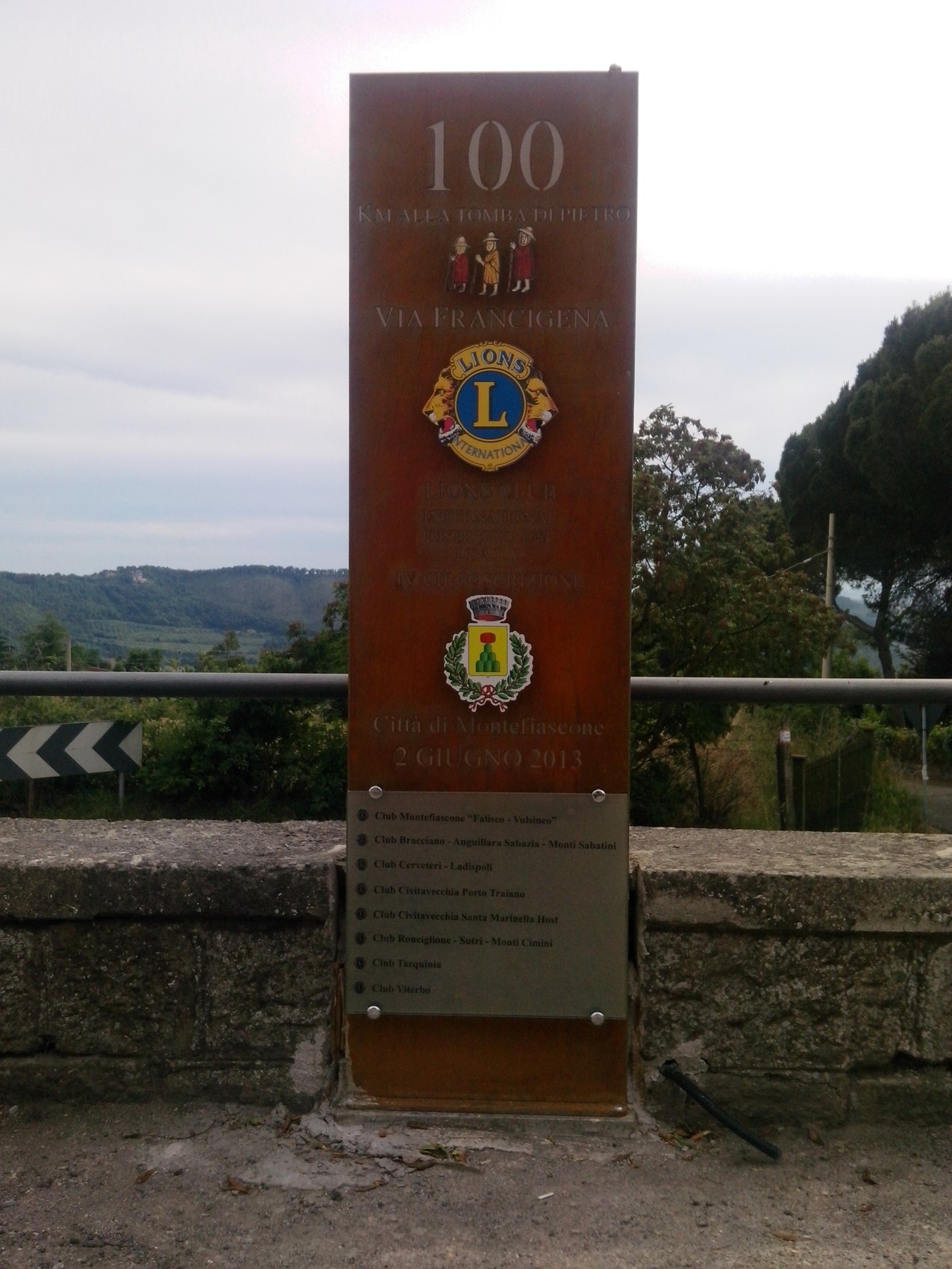 Stele Lion 100 km alla Tomba di Pietro